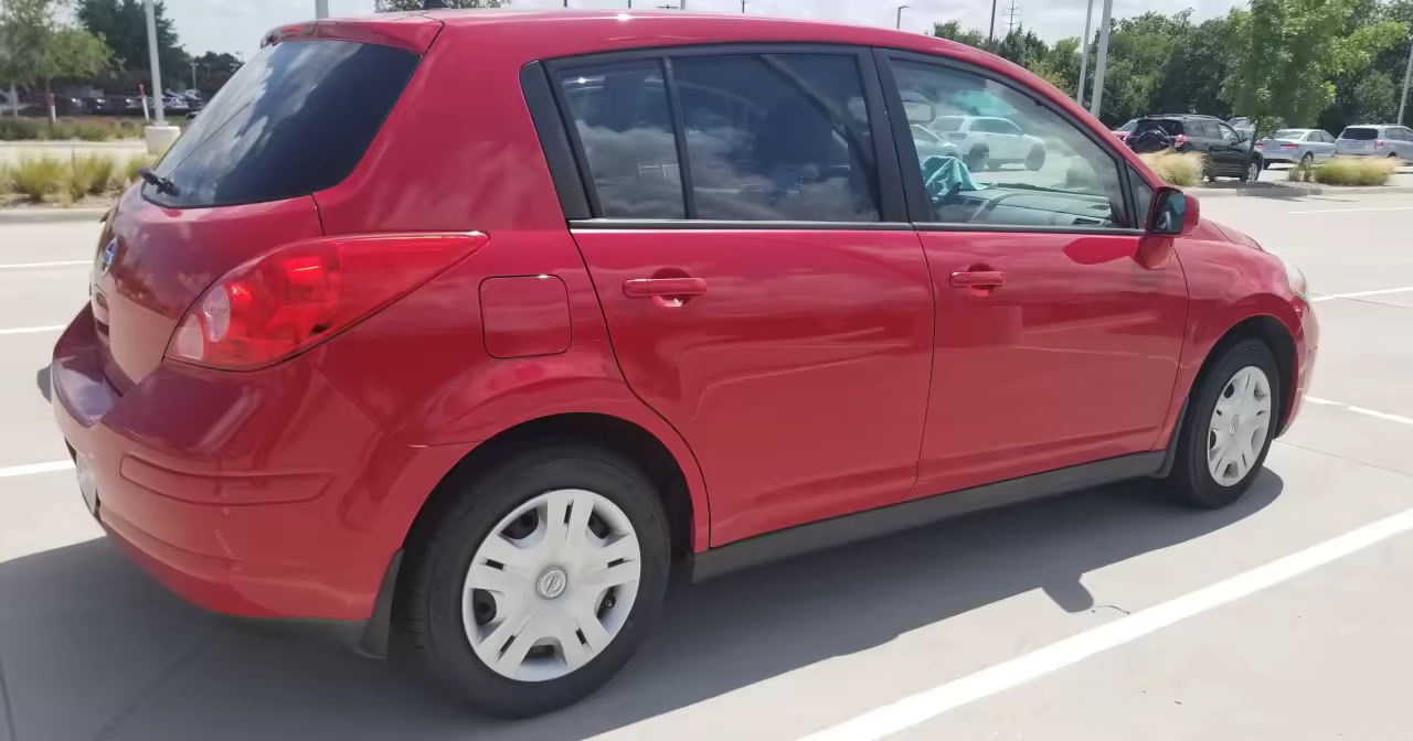 2010 red nissan versa