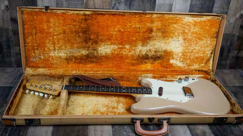 fender musicmaster electric guitar