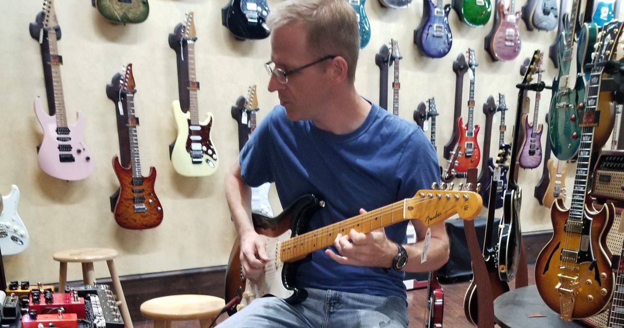 Playing the Fender Eric Johnson Stratocaster Thinline
